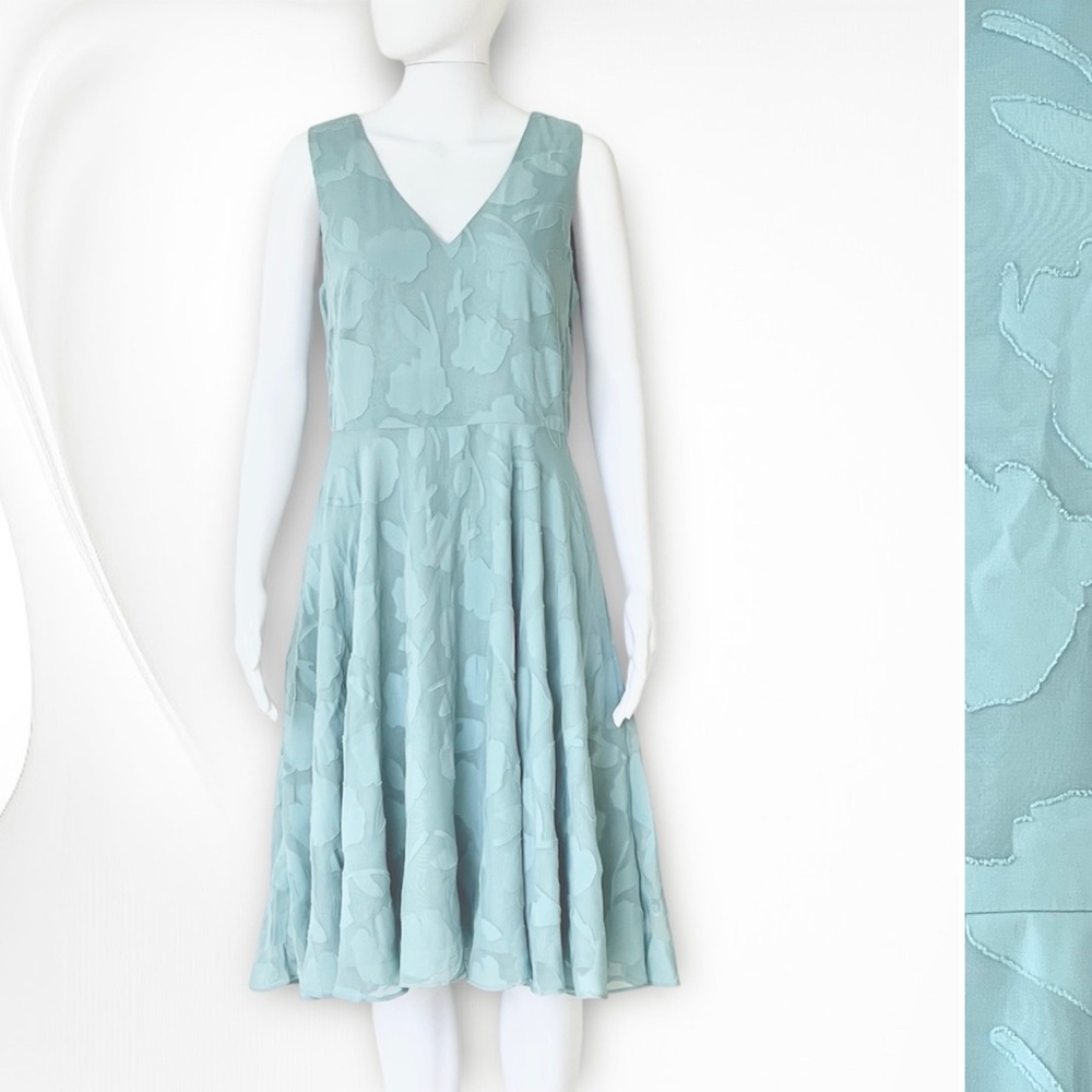 ANN TAYLOR Chiffon Textured Fit & Flare Dress Sleeveless V-Neck Knee Length